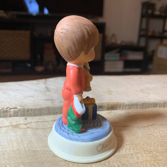 354. Vintage Avon Christmas 1987 Joan Walsh Anglund Boy Figurine Decor Gift - Picture 2 of 5